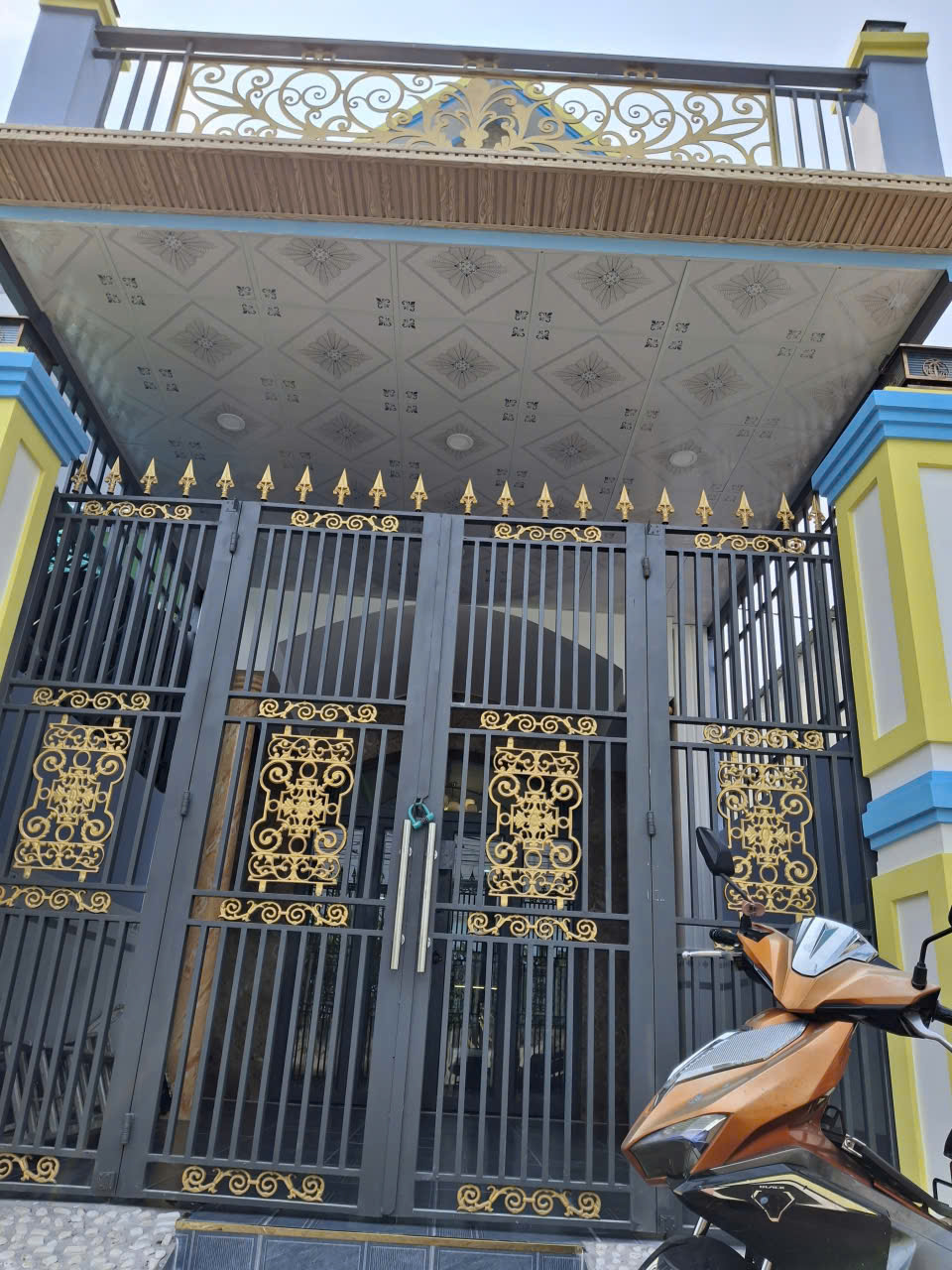 Siêu phẩm nhà mới xây phong cách mái thái hiện đại vừa cập bến Cần Giuộc, Long An, sẵn sàng đón chủ nhân mới