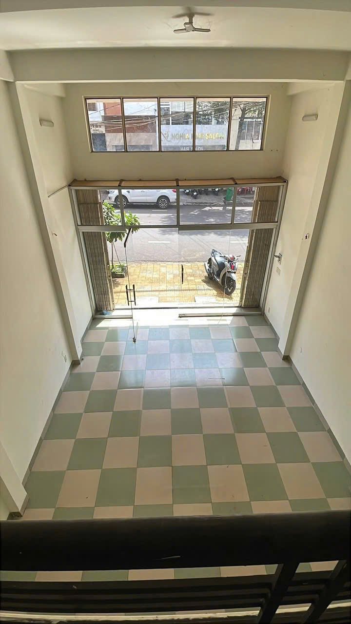 Nhà 1 mê 150m2 mặt tiền 7,5m đường Nguyễn Thị Minh Khai, giá 20 triệu/tháng