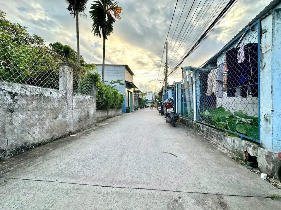 Siêu phẩm đất nền 100m2 vừa cập bến tại khu phố 6, Thị trấn Bến Lức, Long An