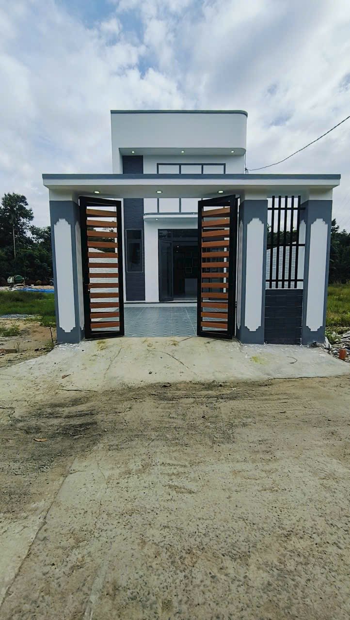 Nhà Đẹp 5m x 21,5m, sổ riêng, gần thị trấn Long Thành, giá tốt