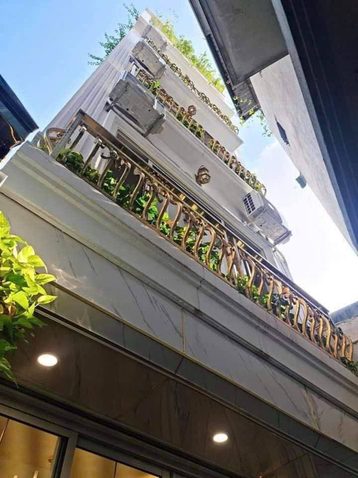 Nhà Cầu Giấy 36m² 5 tầng ở ngay, dân trí cao, giá chỉ 7,8 tỷ