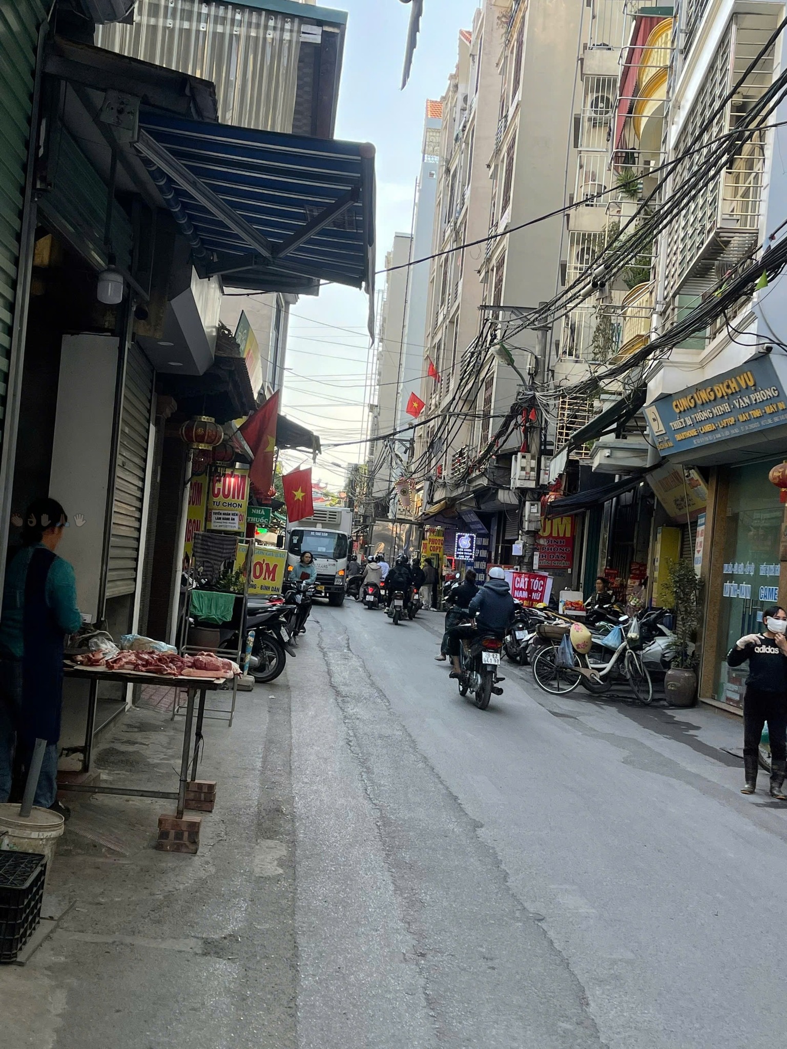 Bán tòa căn hộ Cầu Giấy, 19 phòng full khách, giá chỉ nhỉnh 12 tỷ, lãi 80 triệu/tháng