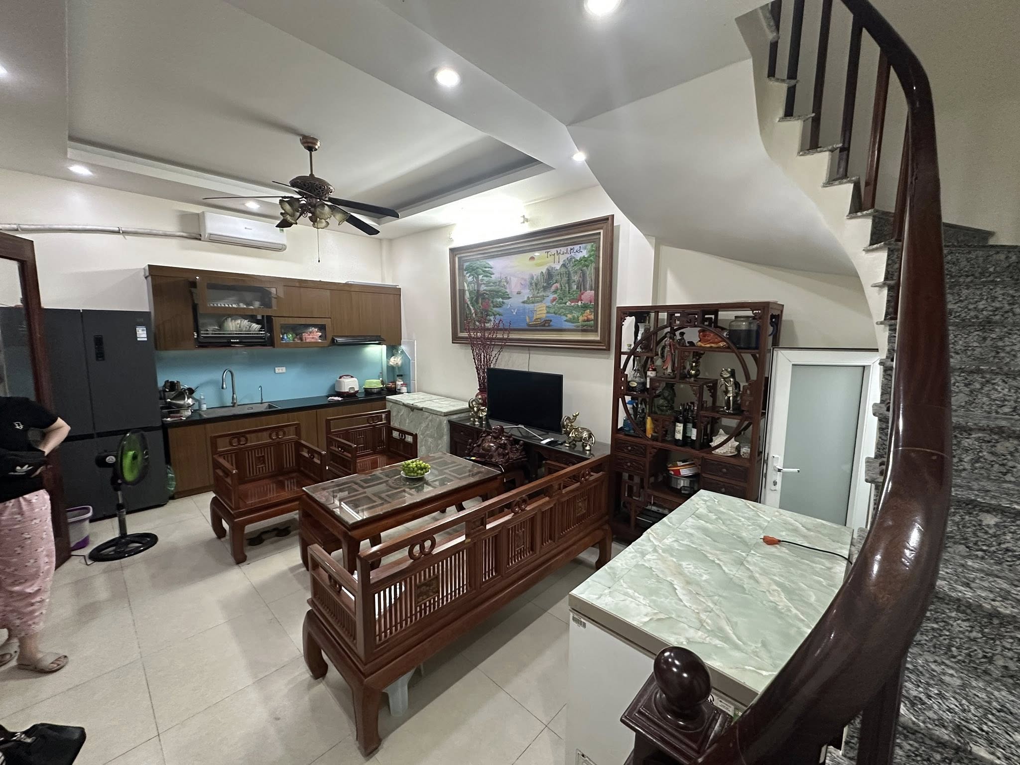 Bán nhà 38m² x 5 tầng, mặt tiền đẹp tại Hoàng Quốc Việt, Cầu Giấy - Chỉ 8.3 tỷ