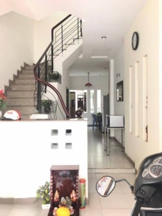 Nhà nằm tại hẻm sạch sẽ, an ninh, thông ra đường Nguyễn Du và giao với đường Phan Văn Trị