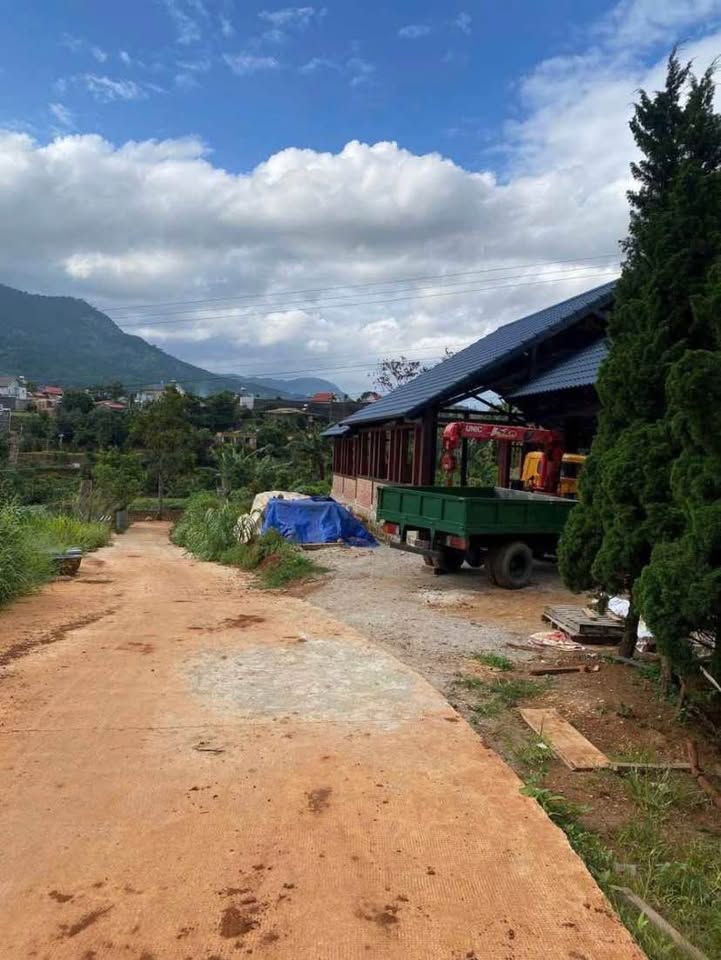 Đất Đức Trọng mua một tặng một, vừa có nhà vừa có đất, lại còn gần vòng xoay