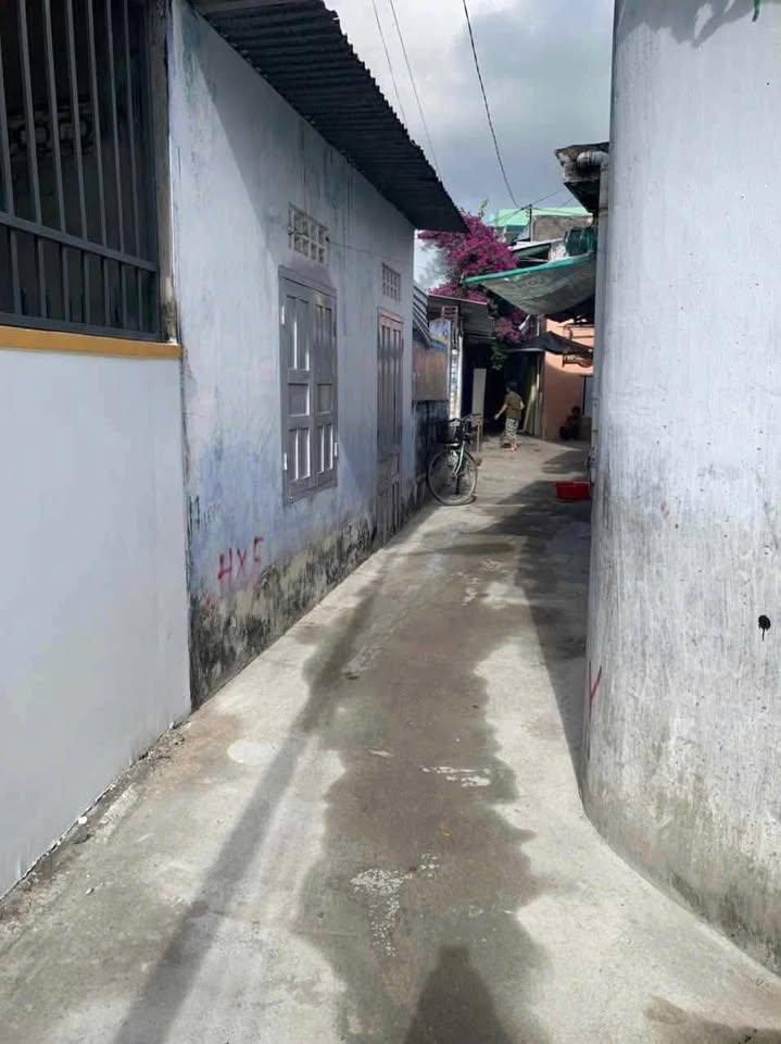 Nhà rộng rãi gần biển Hòn Chồng, không lo ngập lụt