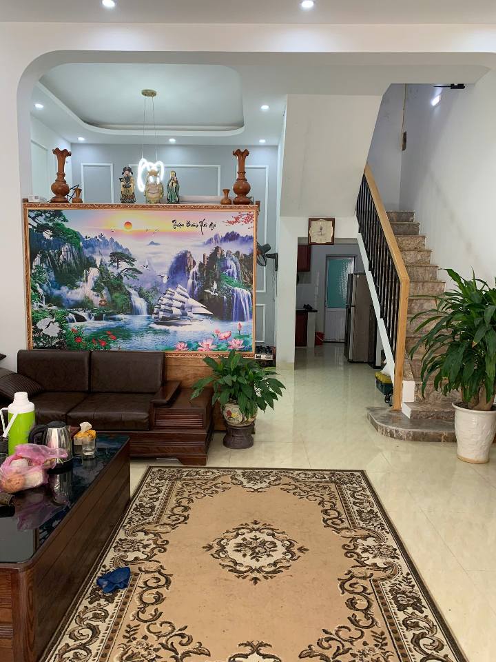 Nhà 2 tầng Phạm Bành, ngõ ô tô, 67m², giá 2 tỷ, trung tâm