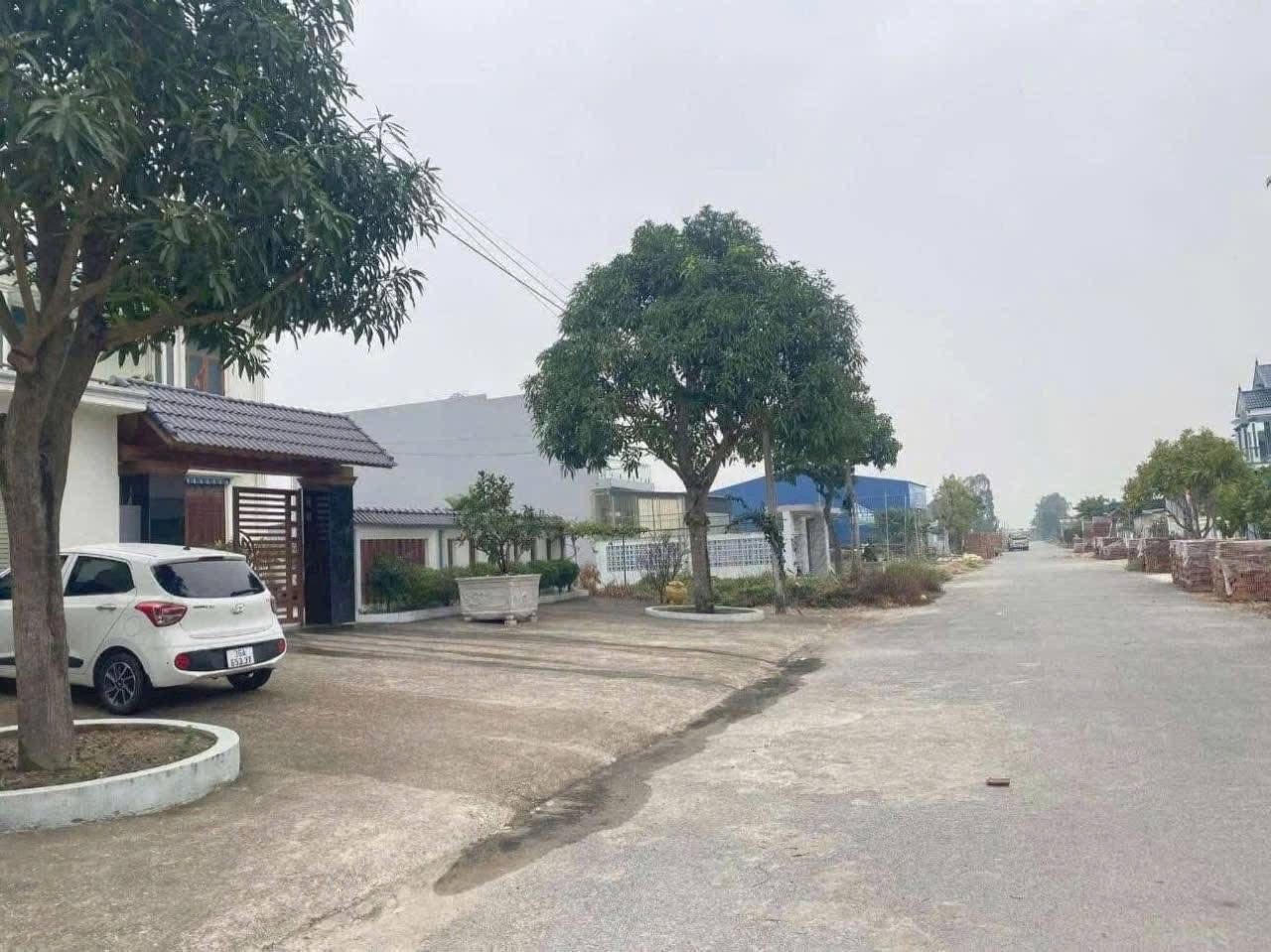 Bán 2 lô liền kề đẹp, hướng Đông, gần chợ Đình Văn Tuyết