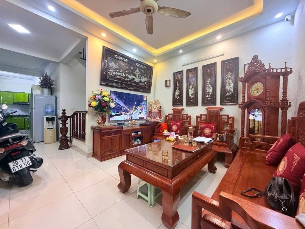 Nhà phố Quang Trung kinh doanh đắc lợi, ô tô đỗ cửa, nội thất gỗ xịn sò, chỉ nhỉnh 11 tỷ