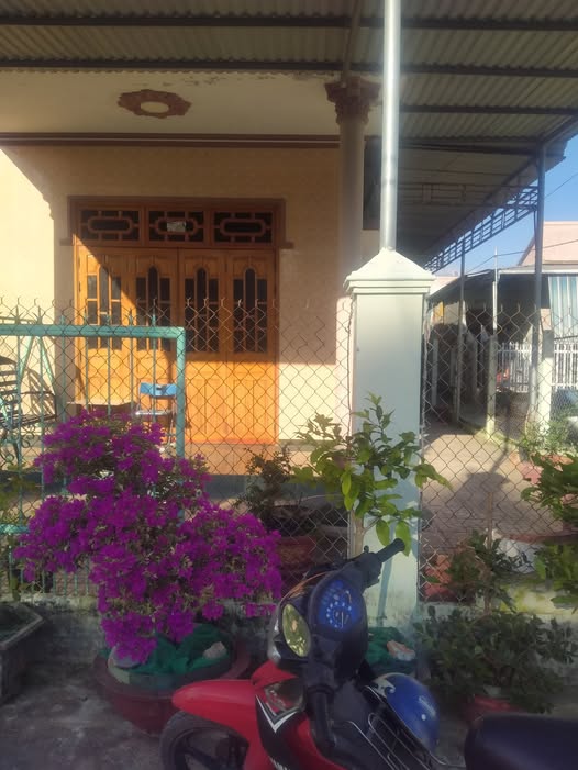 Bán nhà cấp 4 Cam Ranh, 3 mặt tiền, đường rộng 4m, giá tốt