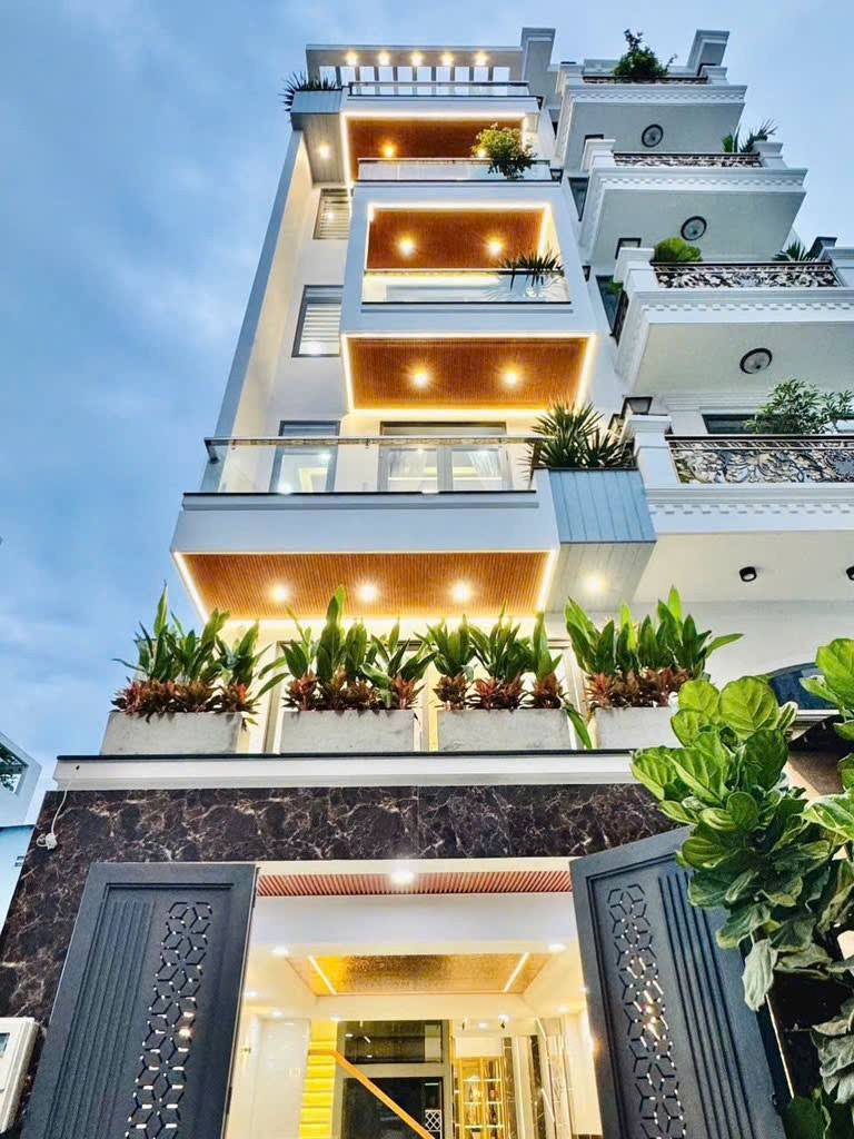 Nhà phố thang máy siêu phẩm tọa lạc tại vị trí đắc địa thuộc khu đồng bộ 56 nền tại Phường 6