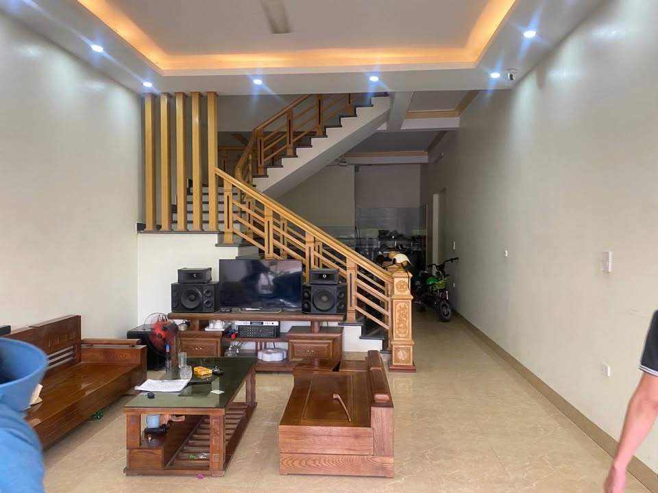 Nhà 3 tầng 80m2 mặt tiền 5m, hướng Nam, vị trí đẹp tại Núi Long, Thanh Hóa