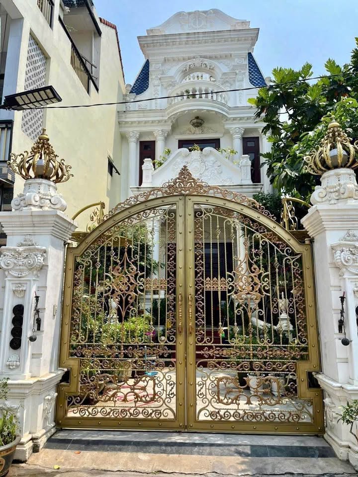 Dinh thự tân cổ điển 3 tầng, kiệt ô tô Võ Nguyên Giáp, Huế, chốn an yên mơ ước