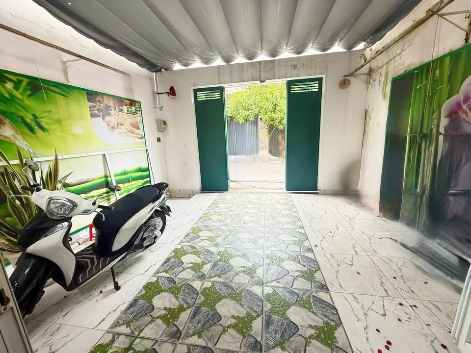 Nhà mặt tiền Hùng Vương 4 phòng ngủ, sân ô tô, kinh doanh vô đối, giá hời