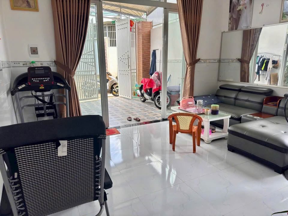 Bán nhà hẻm Săm Brăm, gần chợ Ea Tam, giá 1,99 tỷ