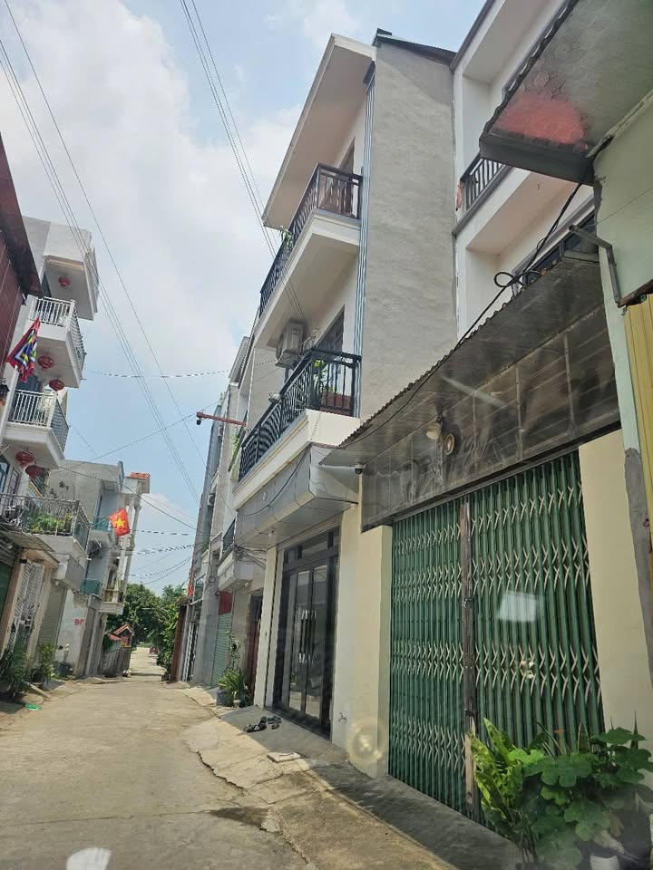 Nhà 3 tầng mặt tiền 5m, đường ô tô tránh nhau, chỉ nhỉnh 5 tỷ tại Bắc Ninh