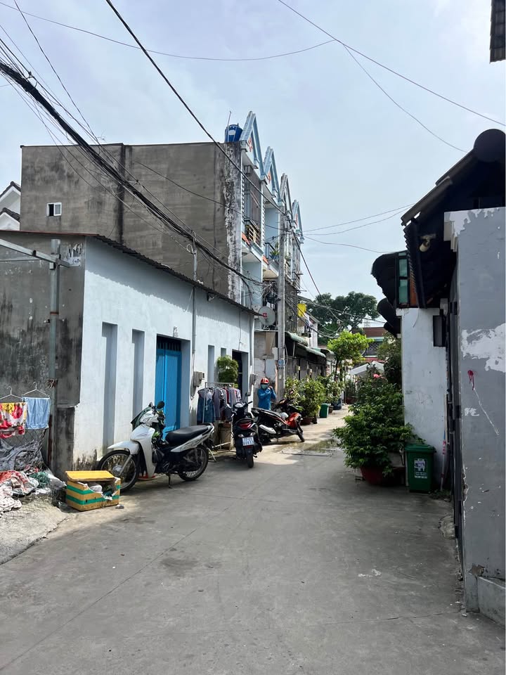 Nhà hẻm xe tải 6m x 17m, sát mặt tiền Tân Thới Hiệp, 5,3 tỷ