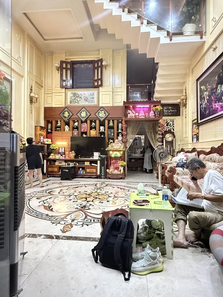 Nhà đẹp mặt tiền nội bộ 5m, đường Hồng Bàng, Quận 11, với diện tích lên đến 83m², giá 9.95 tỷ