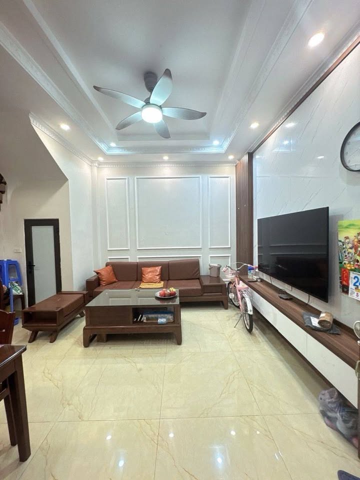 Siêu phẩm nhà mới đẹp tại Nguyễn Sơn, khu vực dành cho cán bộ hàng không