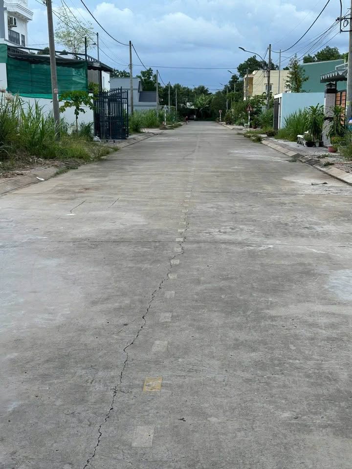 Nhà tái định cư Phú Nhuận 110m2 thổ cư, sân đậu ô tô, giá 1,95 tỷ, dọn vào ở ngay