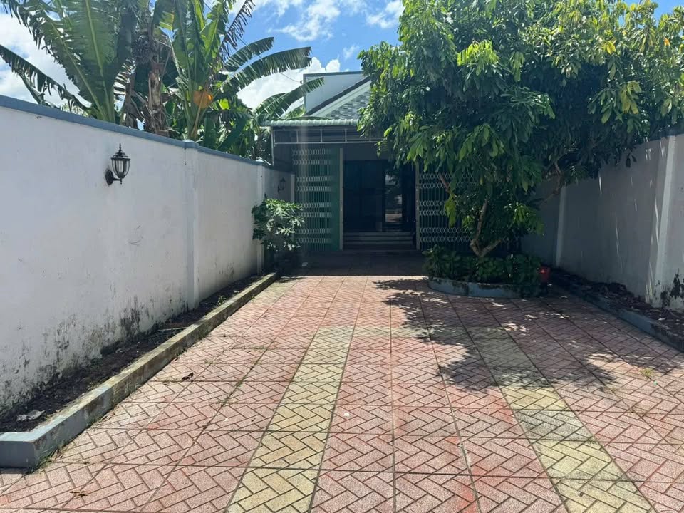 Nhà mặt tiền đường DH25C đang chờ chủ mới