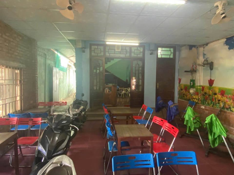 Nhà 3 tầng mặt tiền kinh doanh ngay ngã tư sầm uất, thành phố Huế