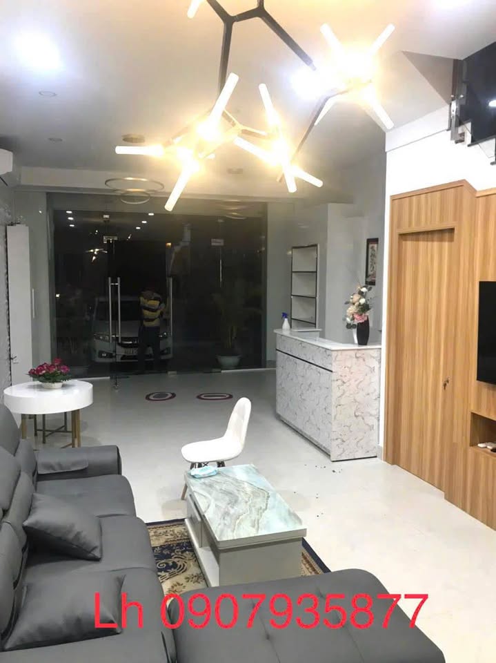 Nhà mặt tiền Nguyễn Tất Thành, Sa Đéc, sang trọng, kinh doanh đắc lợi