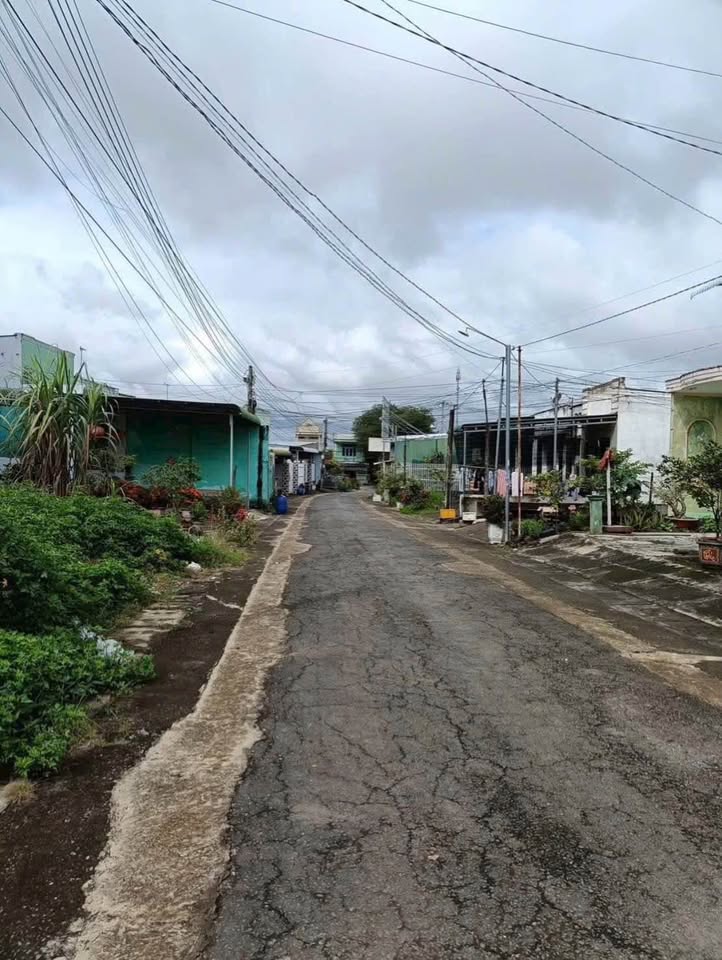 Đất vàng Phú Vinh, diện tích 5,7x27,9m, sổ hồng riêng, giá 1,4 tỷ