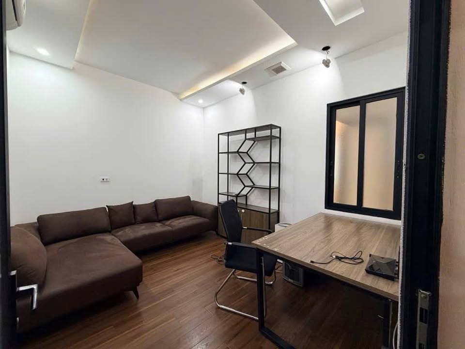 Nhà Âu Cơ 5 tầng, gara ô tô, sổ đỏ sẵn sàng giao dịch