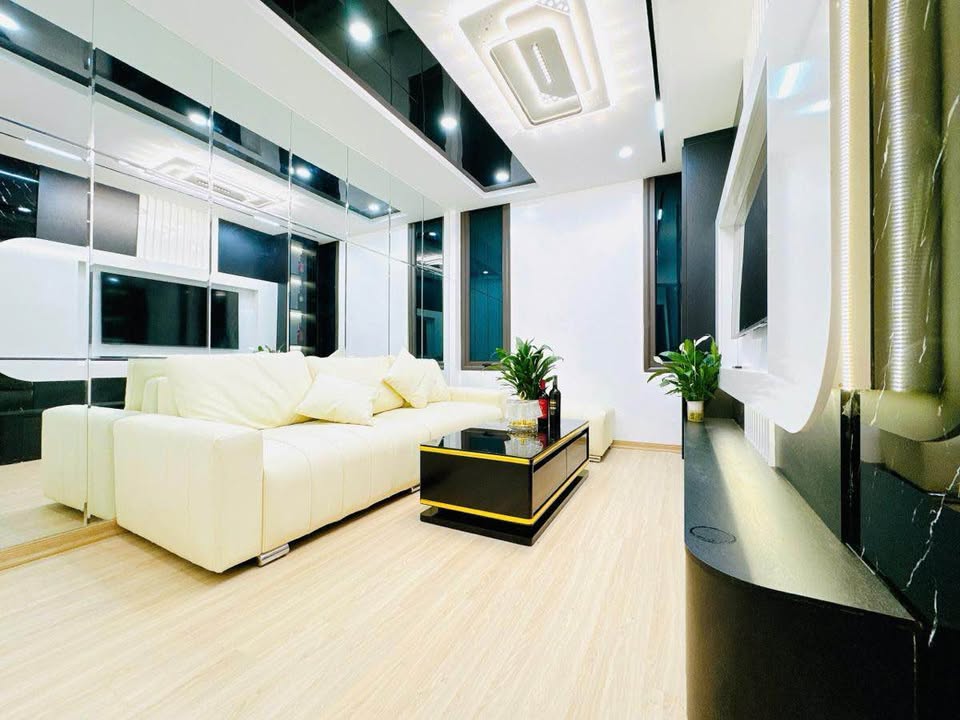 Nhà Phùng Khoang, 5 tầng, 42m2, gần ô tô, giá 8 tỷ