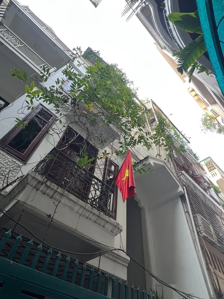 Sổ đỏ vuông vắn như miếng tiết canh, ngõ ô tô 4 chỗ, Thái Hà danh giá, khu hiếm nhà bán