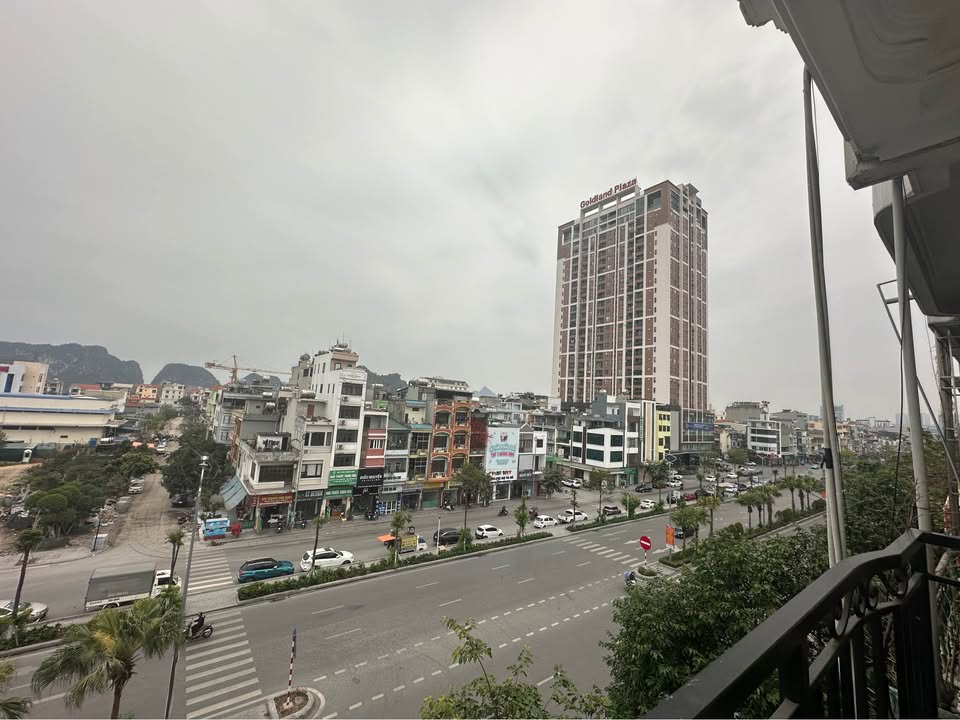 Hạ Long Nhà 5 tầng 2 mặt thoáng, kinh doanh spa ổn định, giá hời