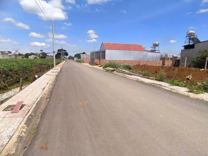 Bán đất thổ cư 114m2 mặt tiền đường nhựa tại Đức Trọng, Lâm Đồng