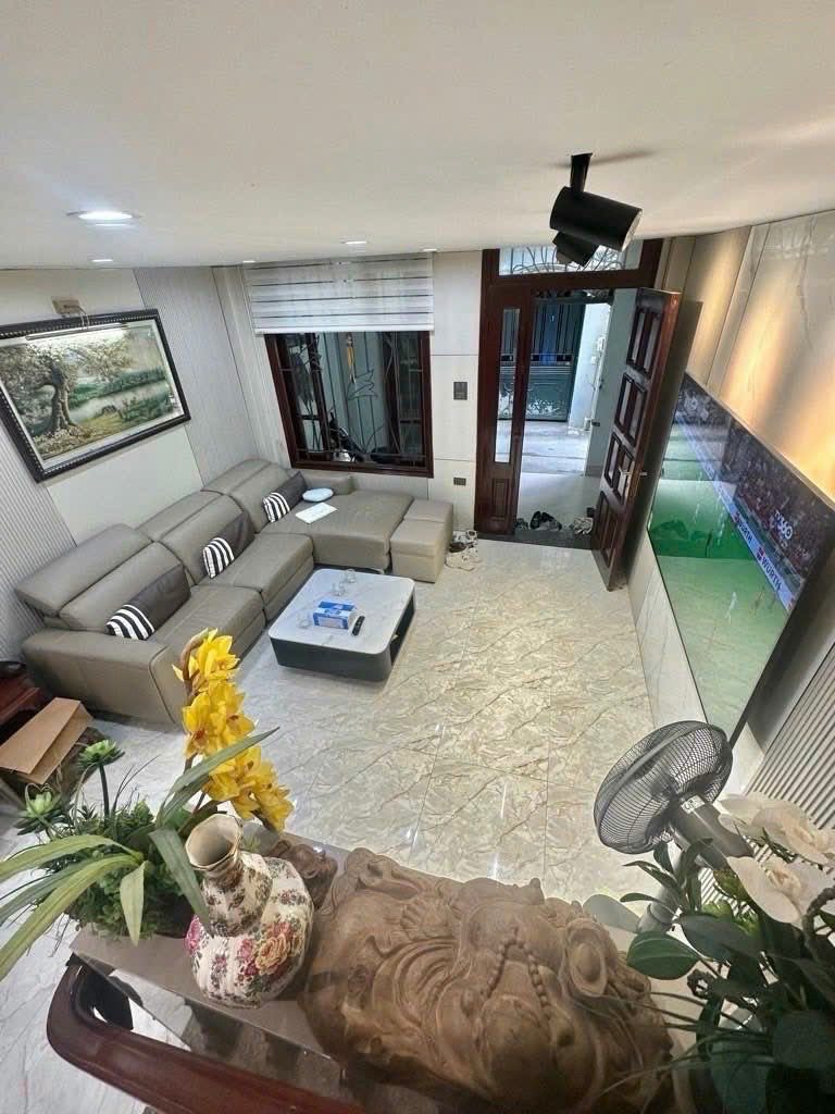 Nhà 5 tầng full nội thất, 40m2, Lạc Long Quân, ngõ thoáng, thông nhiều tuyến đường lớn