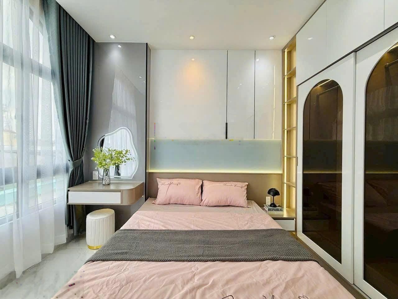 Bán gấp căn nhà đường Diên Hồng, P. 1, Bình Thạnh. 82,5m2. 2tỷ850. Đang cho thuê 25 triệu/tháng