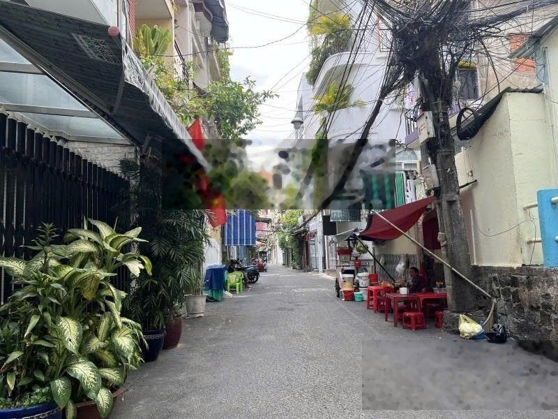 Nhà đẹp - khu phân lô Quận 1 - 30m2 - sát hẻm xe hơi - gần mặt tiền - 2 tầng - hơn 4 tỷ