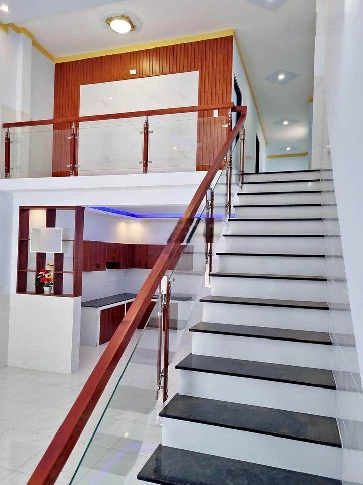 Nhà Liên Khu 4 - 5, Bình Tân, 4x10m, giá 1,65 tỷ chính chủ nhà mới 2PN 2WC