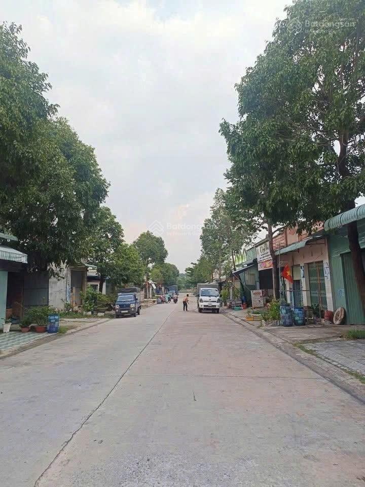 Chính chủ cần bán gấp dãy trọ gồm 14p 300m2/945TR vị trí đắc địa trong KCN Becamex thu nhập 18tr/th