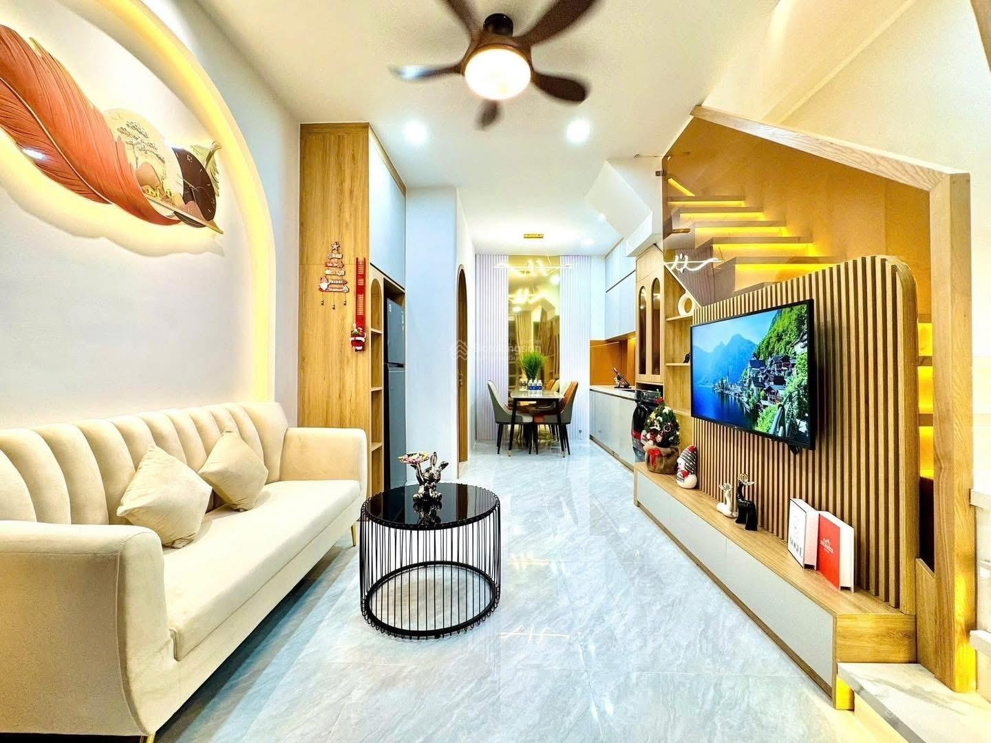 Chủ kẹt tiền cần ra nhà gấp XôViếtNghệTĩnh Bình Thạnh.Gia 3ty750. DT 63m2 (4,2mx15m) hẻm oto