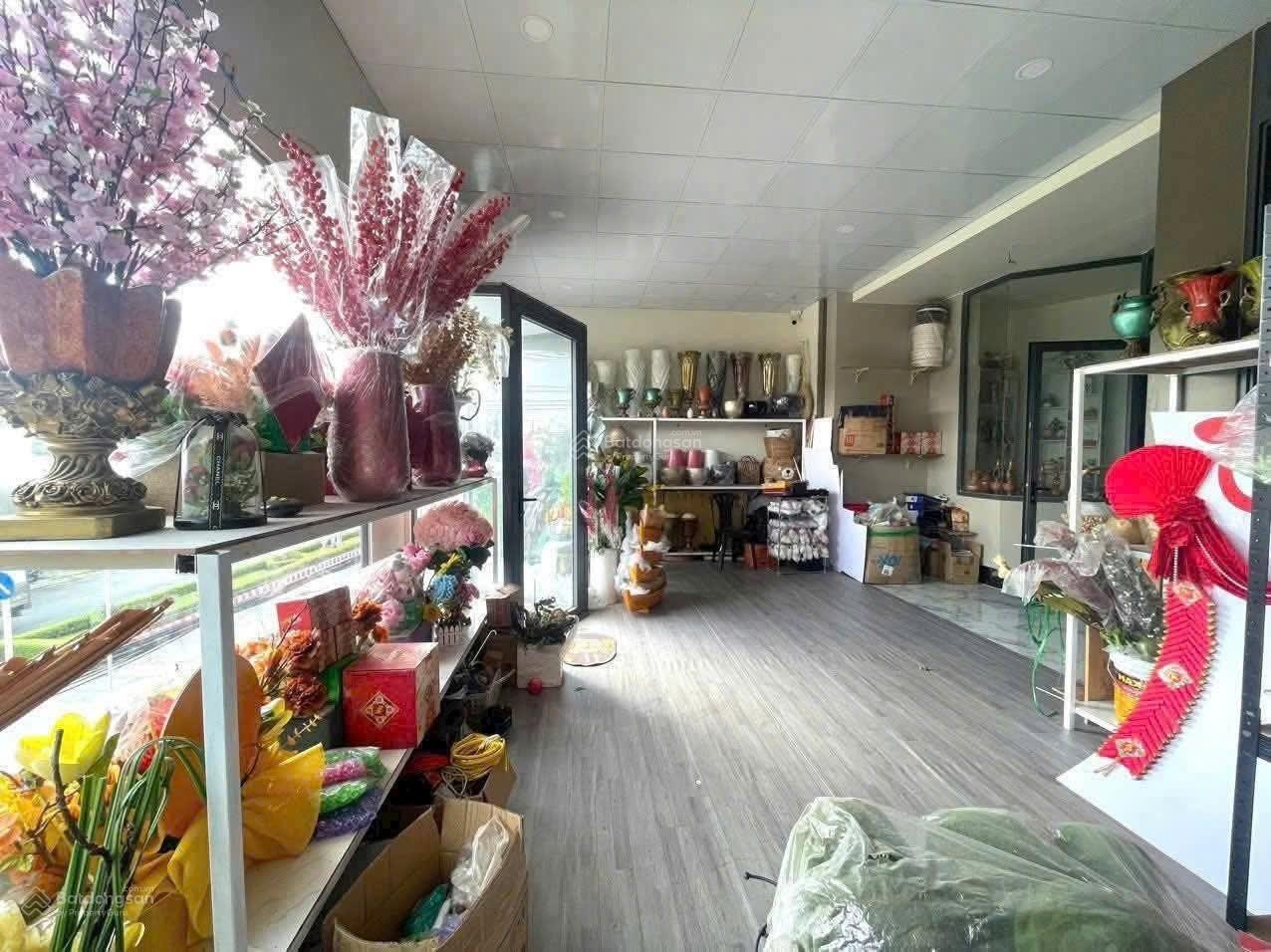 Chính chủ bán gấp căn đang kinh doanh tiệm hoa cho thuê 26tr/tháng gần bệnh viện Nhi Đồng TPHCM