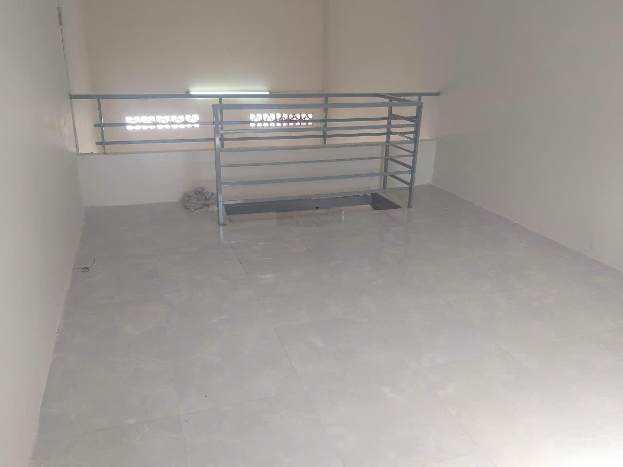 Cho thuê nhà nguyên căn ngay trung tâm TP Nha Trang 42m2, có gác lửng giá 3 triệu/tháng