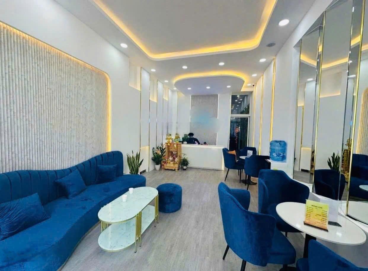Cho thuê nhà ngang 5m. Đoạn đẹp Lê Hồng Phong, Quận 10. Nha khoa, spa, lớp học