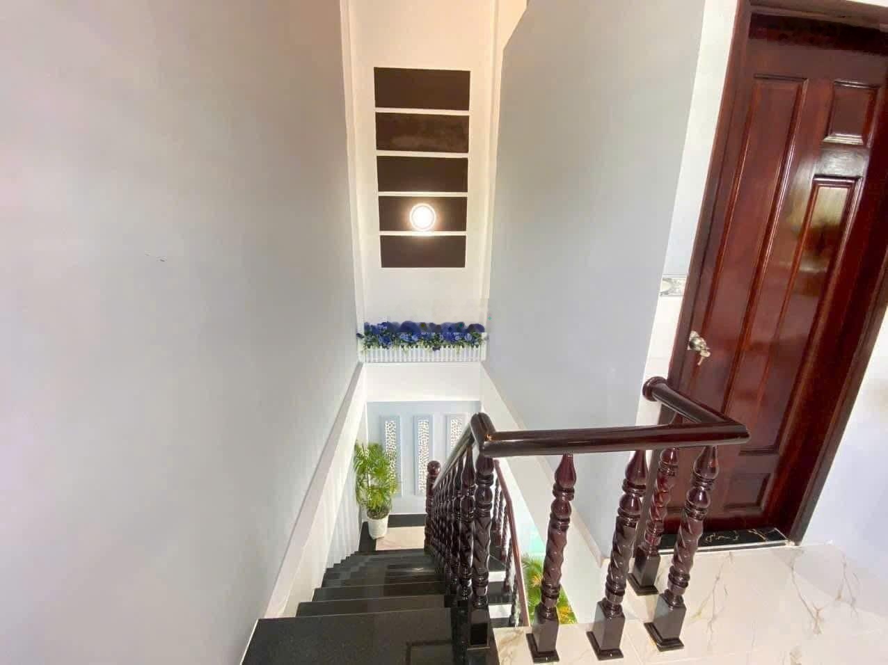 Cần ra gấp nhà 1 trệt 1 lầu 4pn và 3 phòng trọ có gác 150m2 ngay bệnh viện đa khoa BC, TPHCM