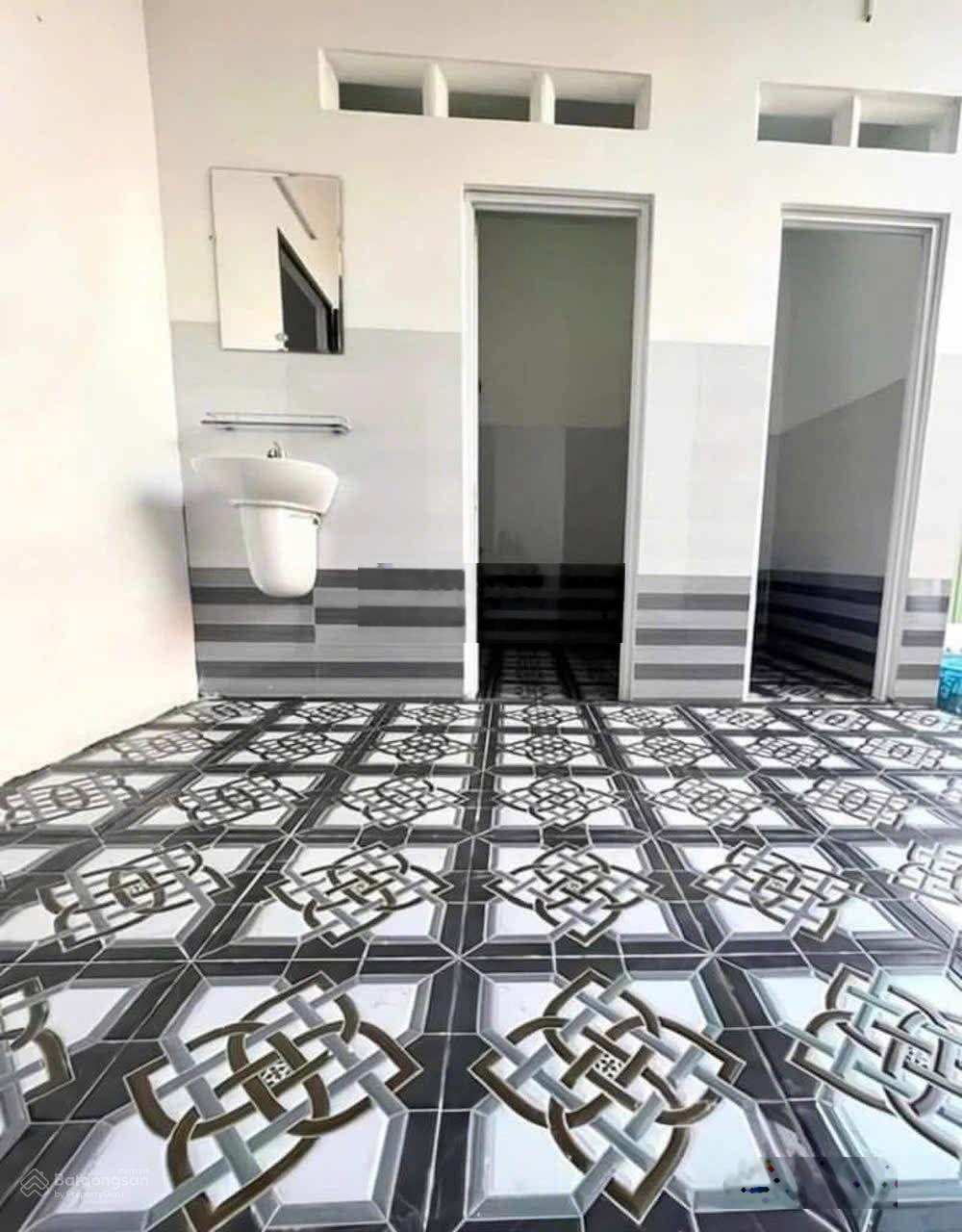 Bán nhà cấp 4 sổ hồng riêng, diện tích 100m2 kế bên chợ Đệm thị trấn Tân Túc giá 690triệu