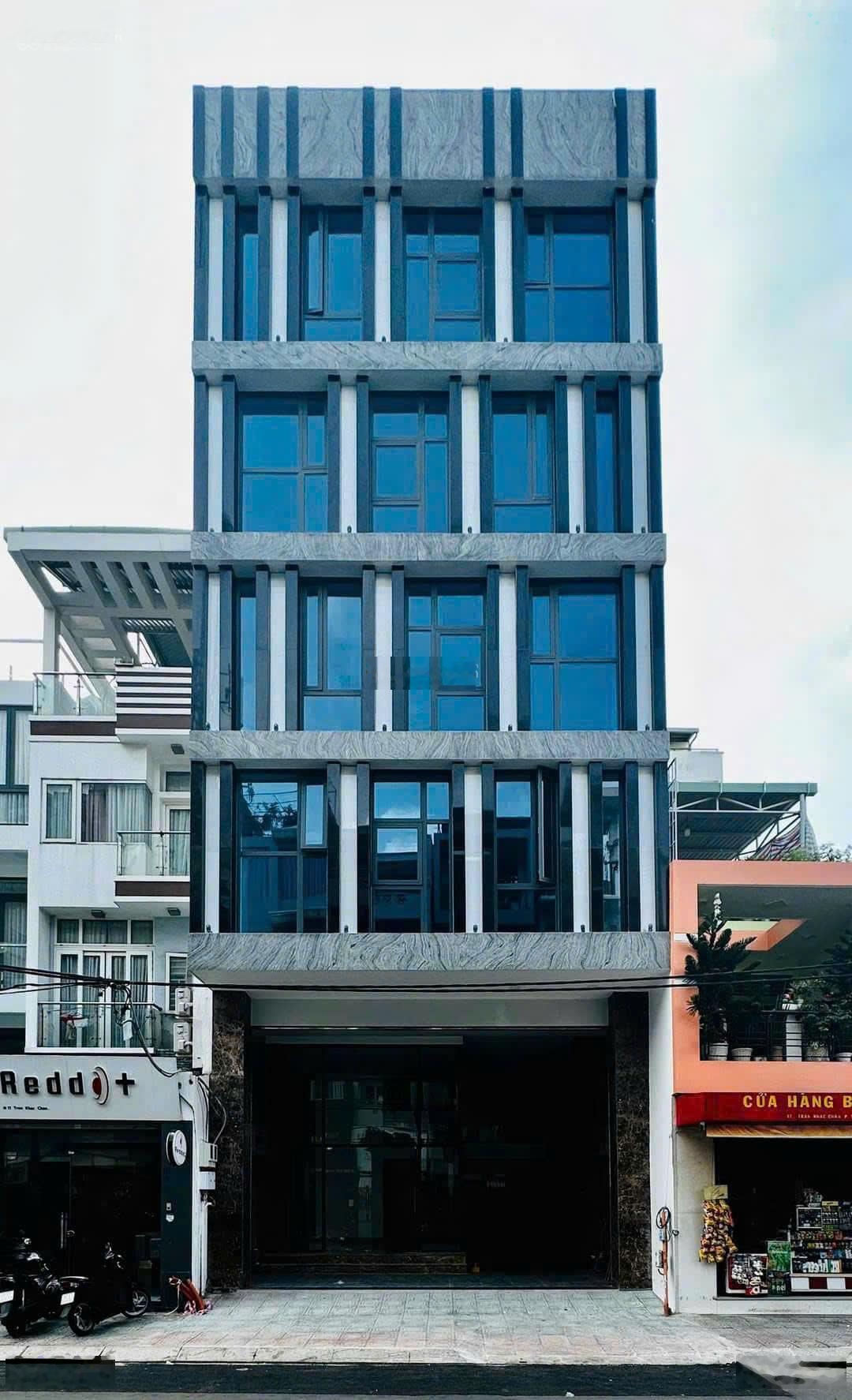 Chính chủ cho thuê tòa nhà mặt tiền Hòa Hưng, Phường 12, Quận 10.