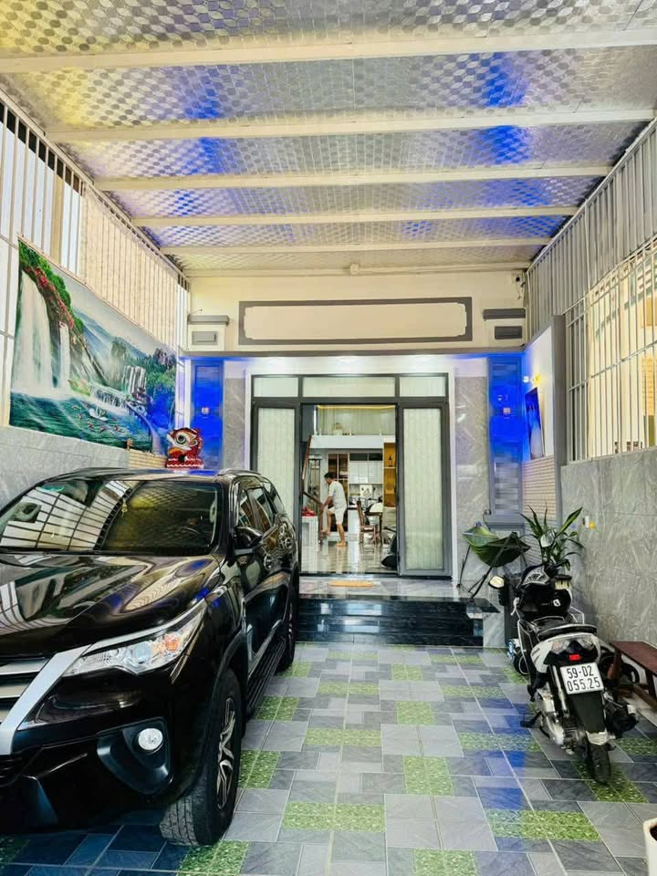 Nhà mê lửng 5.2x25m, hẻm xe tải 240 Nguyễn Chí Thanh, giá 2 tỷ