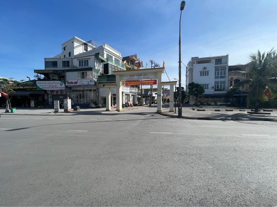 Lô góc Cẩm Trung - Vượng khí, hướng Đông Nam, gần Hồ Bến Do