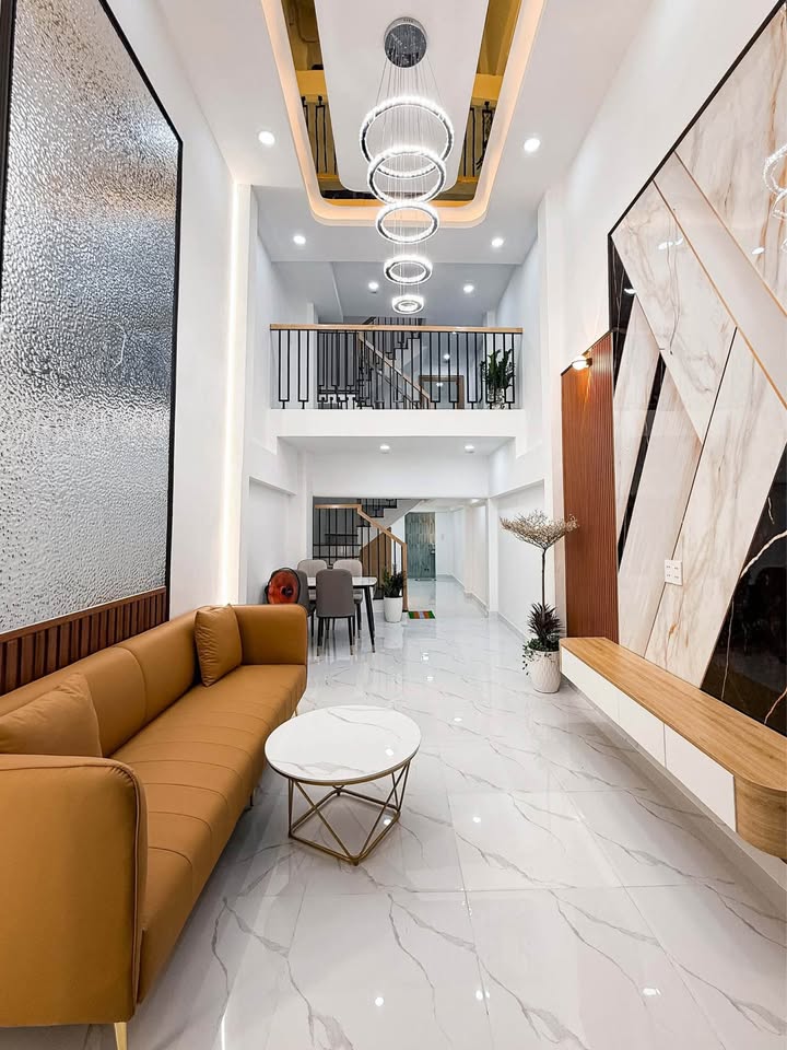 Nhà hẻm Xô Viết Nghệ Tĩnh, 3 tầng, 3 phòng ngủ, sân để xe, giá tốt