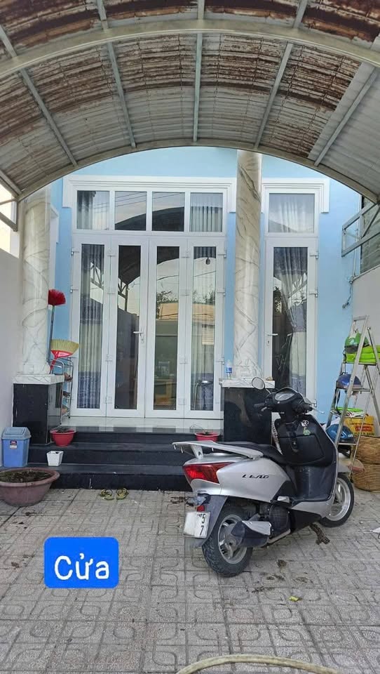 Nhà đẹp 3 tỷ mặt tiền đường nhựa, sổ hồng riêng, vị trí vàng