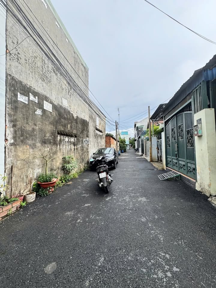 Bán nhà lô góc hẻm xe hơi thông, 67m2, khu dân trí cao Linh Xuân - Giá tốt 4.1 tỷ